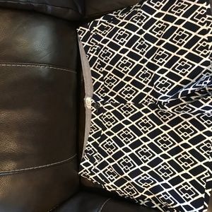 Crown & Ivy Caroline shorts, size 16, navy and white.